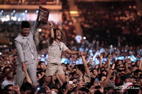Iwan dan Oemar Bakrie Iwan dan Oemar Bakrie